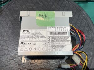 取り外した電源ユニット