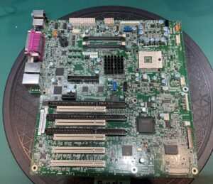 取り外した故障マザーボード